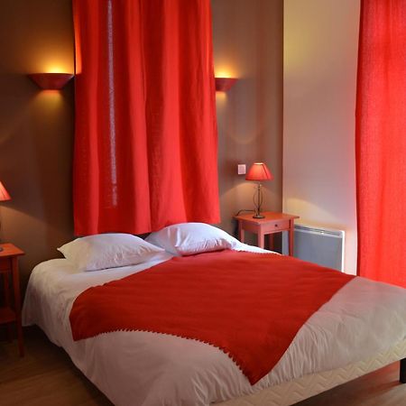 Le Geneve Otel La Bourboule Oda fotoğraf